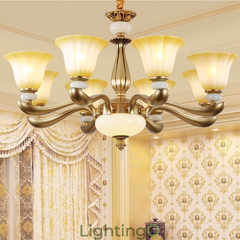 ثريا فاخرة من سبائك الزنك ذات 8 مصابيح بتصميم ريترو تقليدي مع غطاء زجاجي