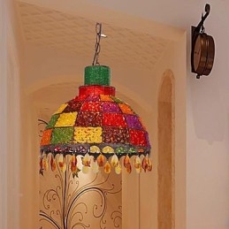 ثريا صغيرة بتصميم عتيق ومصباح يدوي