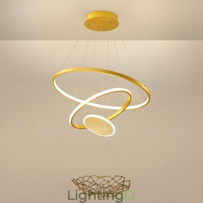 مصباح معلق ثلاثي الدوائر بتصميم عصري بثلاث حلقات ذهبية مع جهاز تحكم عن بعد