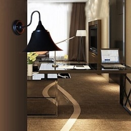 مصباح حائطي عتيق من تصميم Duds بتصميم علوي مصنوع من الحديد الأسود