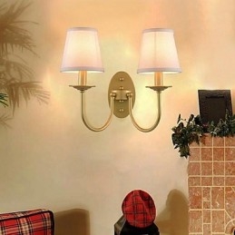مصابيح حائط عتيقة أخرى تتميز بإضاءة منخفضة
