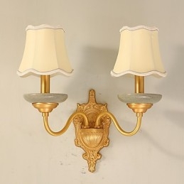 مصباح حائط بسيط من النحاس بتصميم ريفي تقليدي كلاسيكي صغير الحجم مزود بإضاءة علوية من مادة البولي يوريثان
