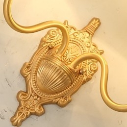 مصباح حائط بسيط من النحاس بتصميم ريفي تقليدي كلاسيكي صغير الحجم مزود بإضاءة علوية من مادة البولي يوريثان