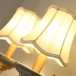 مصباح حائط بسيط من النحاس بتصميم ريفي تقليدي كلاسيكي صغير الحجم مزود بإضاءة علوية من مادة البولي يوريثان