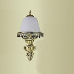 تتميز مصابيح الحائط الصغيرة ذات الإضاءة المنخفضة بتصميم حديث معاصر ريفي على طراز النزل الريفي