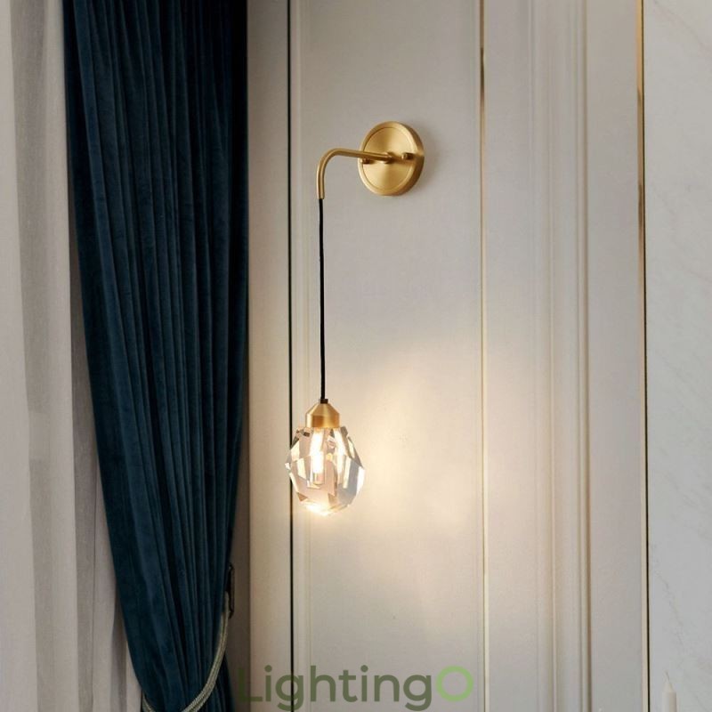 مصباح حائط حديث بتصميم إبداعي من الكريستال