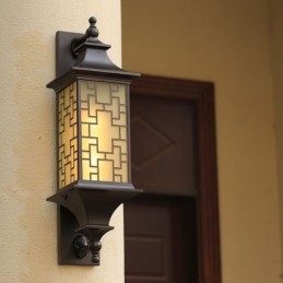 مصباح حائط صيني خارجي مقاوم للماء مزود بشبكة نافذة