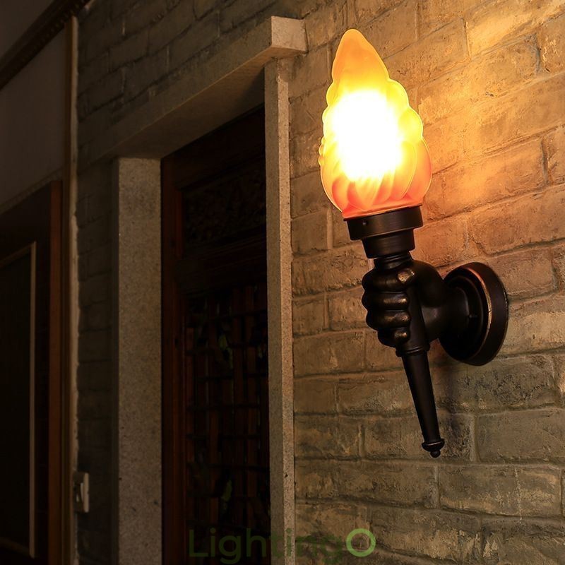مصباح حائط خارجي بتصميم أوروبي عتيق مقاوم للماء على شكل شعلة