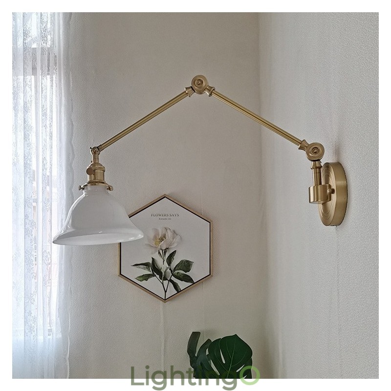 مصباح حائط حديث مع غطاء زجاجي