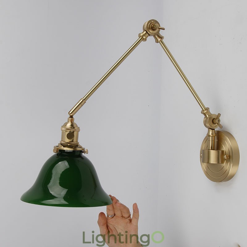 مصباح حائط حديث مع غطاء زجاجي