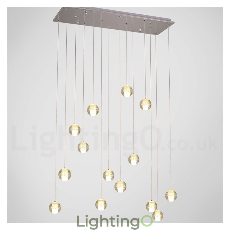 مصباح معلق على شكل كرة بلورية من تصميم Creative Engineering Stage
